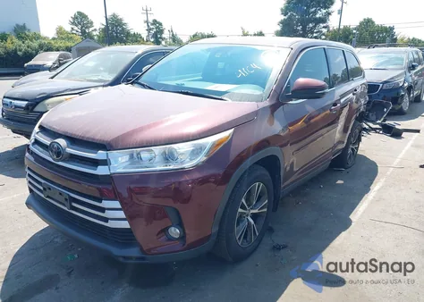 2019 Toyota Highlander Le Plus z USA, uszkodzony, nr VIN 5TDBZRFH9KS954164